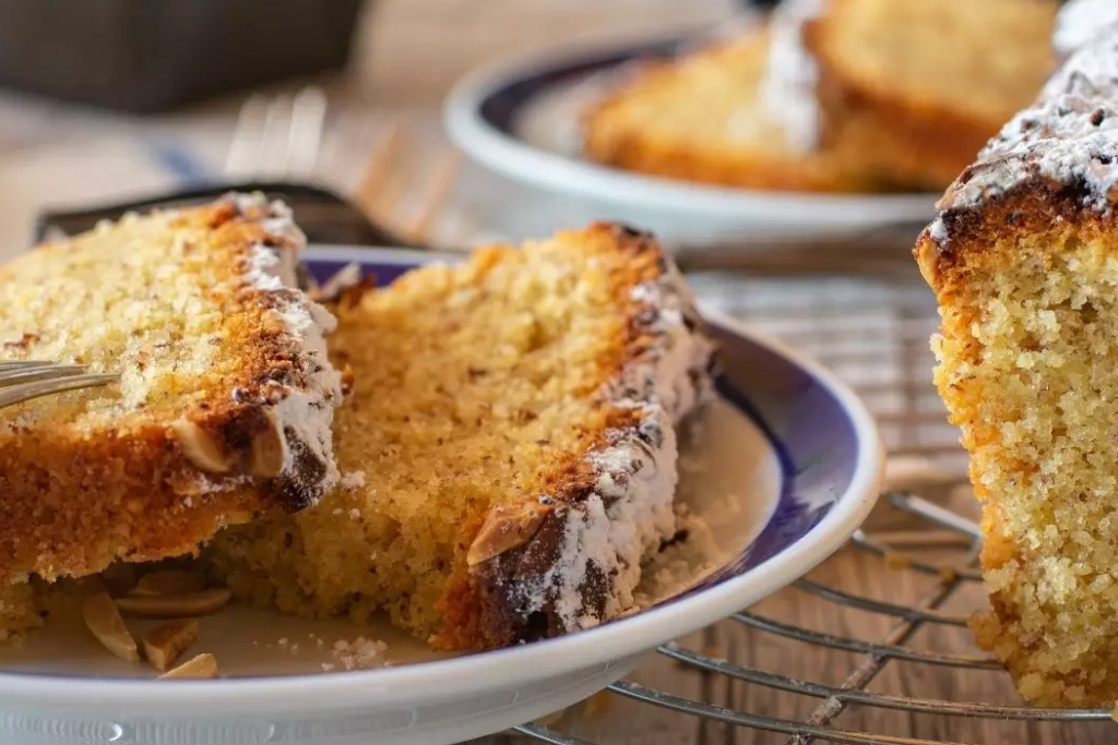 Bolo de nozes simples, é um dos mais pedidos e que as pessoas mais adoram