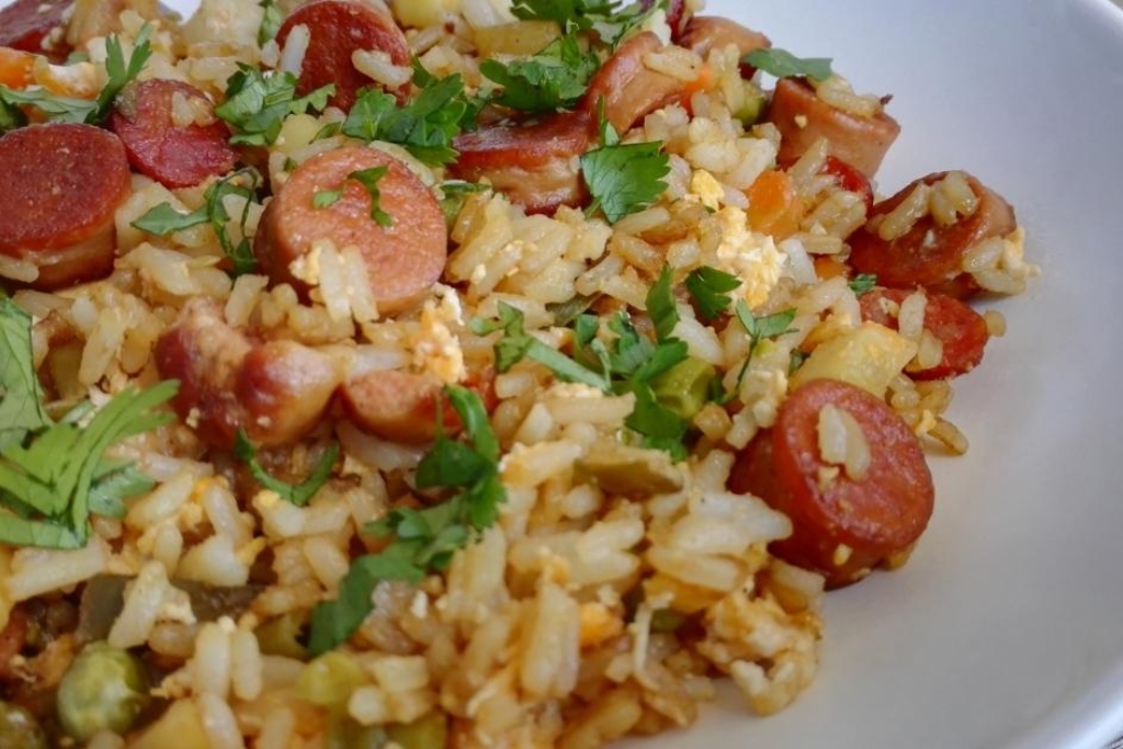 Arroz Temperado Recheado Com Azeitona Ovo e Salsicha, Delícia!