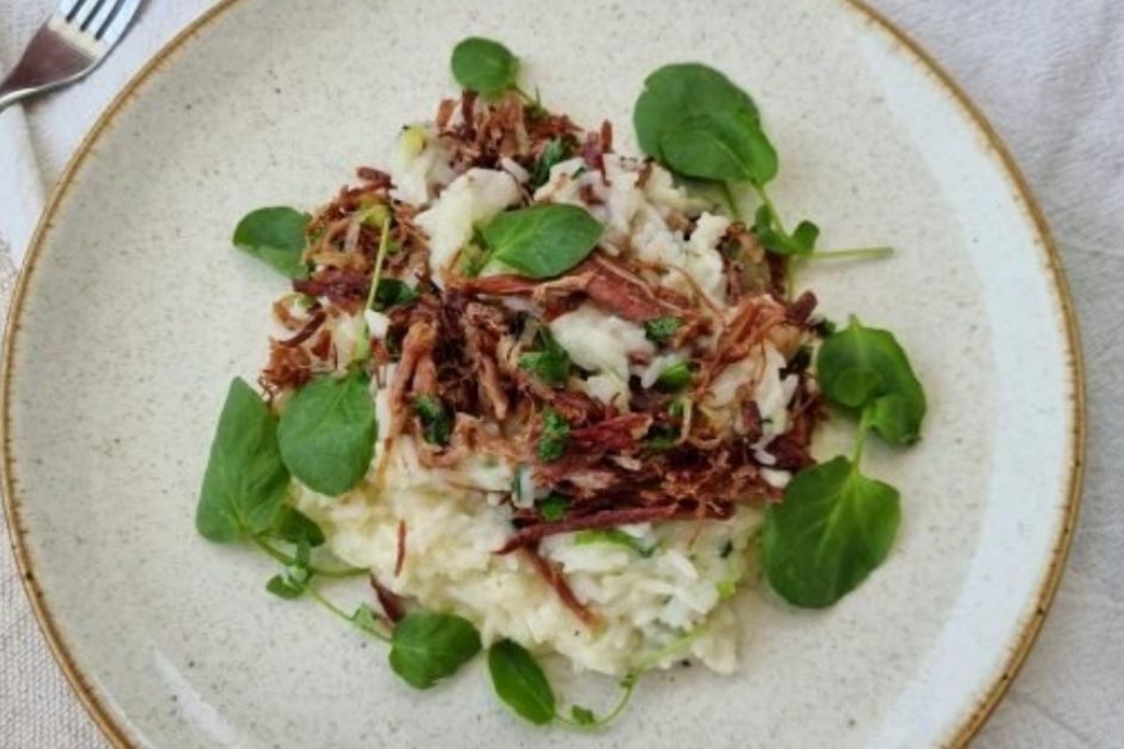 Arroz cremoso com carne seca, prato único e perfeito!