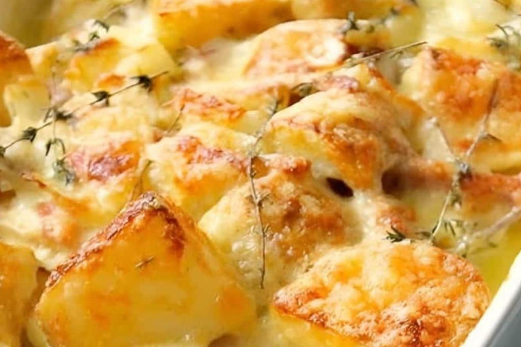 Batata gratinada com creme de leite e requeijão, fica muito gostoso com arroz