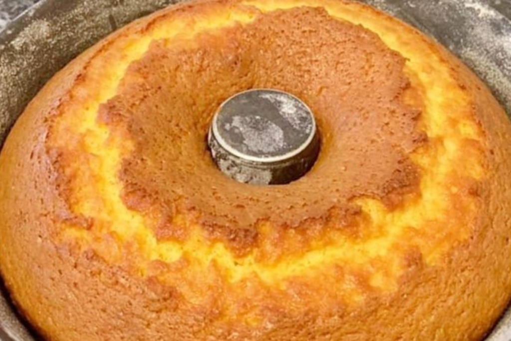 Bolo de limão muito fofinho feito em 5 minutos mais 35 no forno