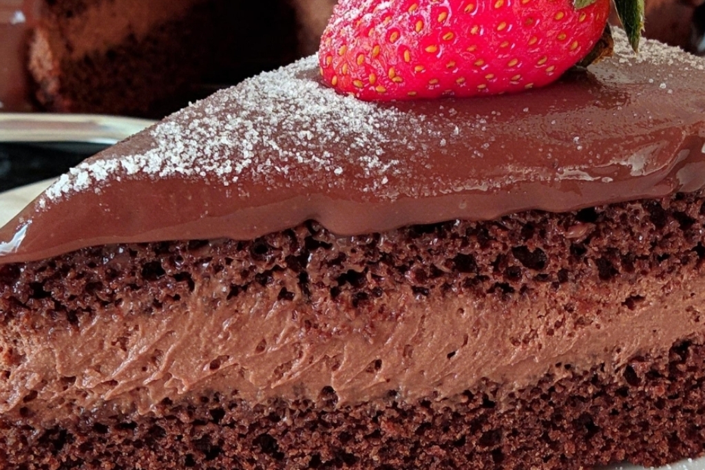 Bolo mousse de chocolate, maravilhoso demais e pode servi como sobremesa