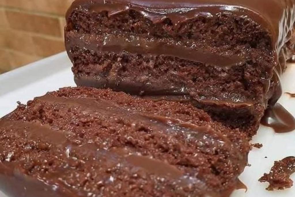 Bolo nega maluca com recheio de chocolate delicioso, vai sobrar nadinha desse bolo