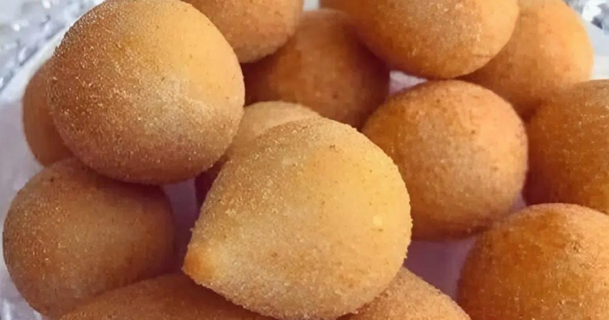 Coxinha de frango com massa de batata, tem um sabor diferente de todas que já comi