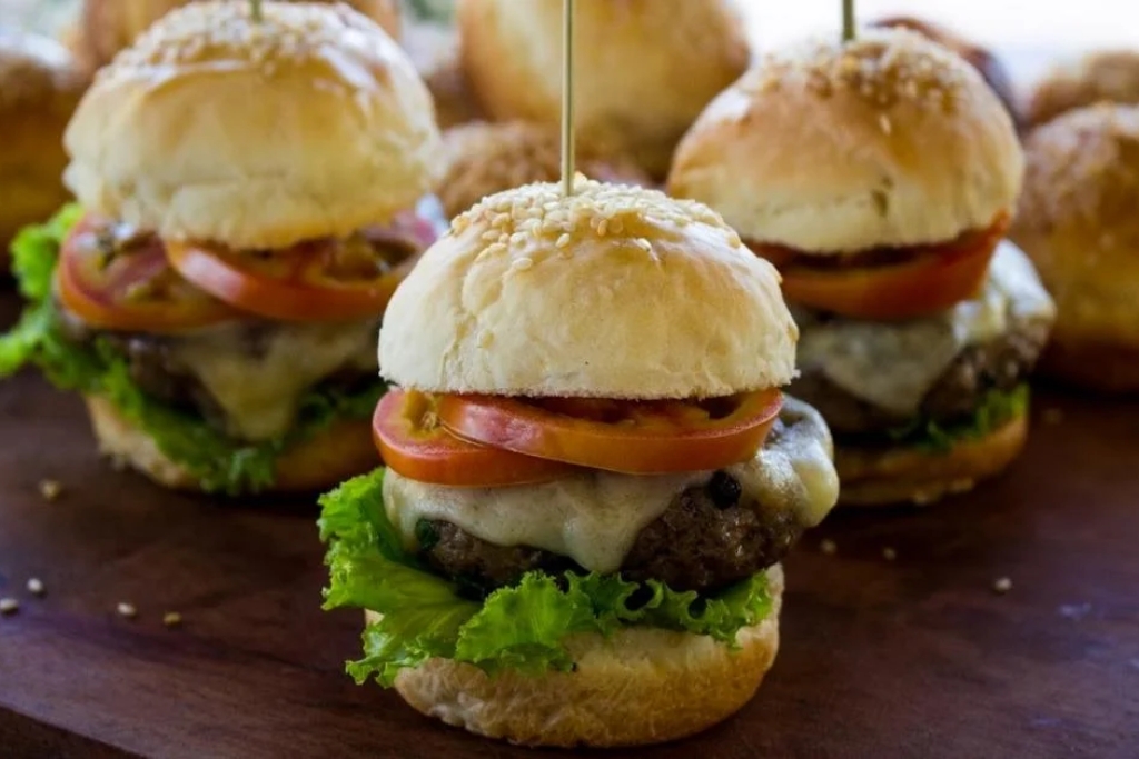 Mini pão de hambúrguer caseiro, receita completa com blend