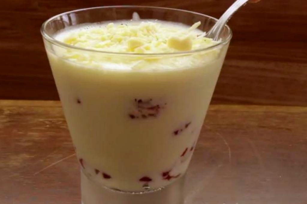 Mousse de leite ninho com morango, prática e deliciosa faça agora