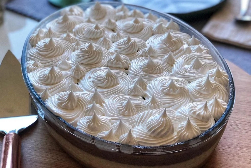 Pavê de chocolate com merengue, esse vai ser seu novo vício em sobremesa