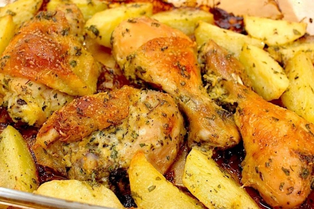 Segredo da vovó do frango assado com batatas perfeito