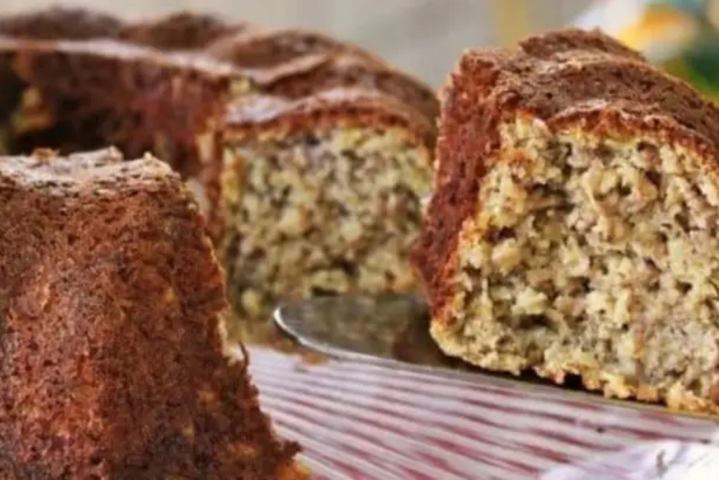 Um Bolo de banana com aveia sem açúcar e sem farinha, o sabor e praticidade vai te impressionar